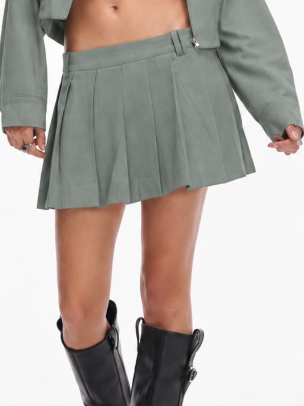NIA Fennel Skort in seagrass M NWT